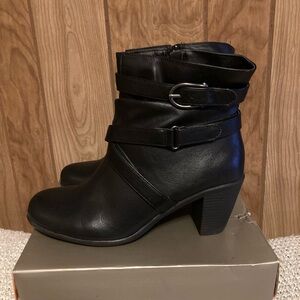 Women’s Black Size 9.5M Levity Oyster Ankle Boots
